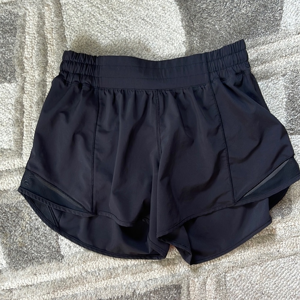 Lululemon hotty hot black shorts, 4”